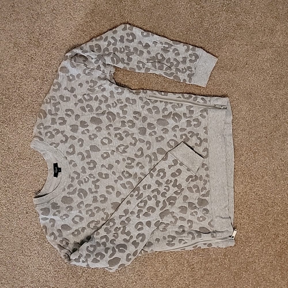 Rails Marlo flocked Leopard Sweatshirt.